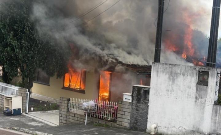 Incêndio destrói residência em Rio do Sul 